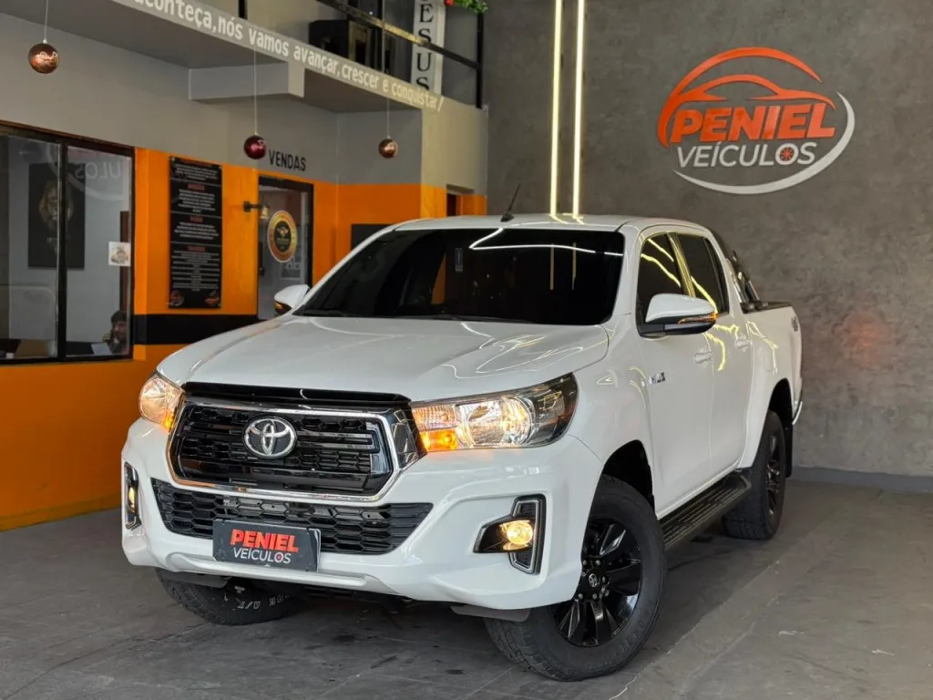 TOYOTA HILUX 2.8 SR 4X4 CD